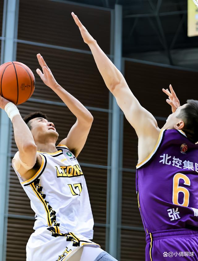 包含今晨CBA季后赛焦点战；洛杉矶快船战术微调；赛场秩序良好；临场指挥获称赞的词条