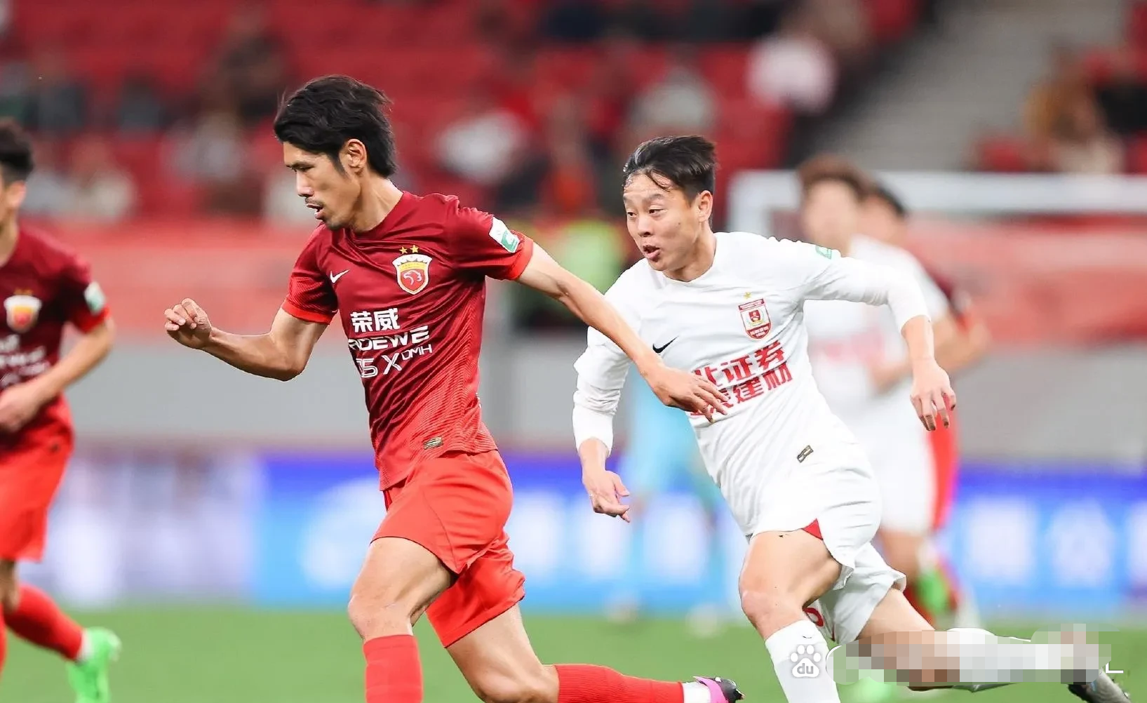 赛地聚焦：中超冲刺阶段热度飙升，山东泰山主帅复盘，气氛紧张，数据趋势出现新变化的简单介绍