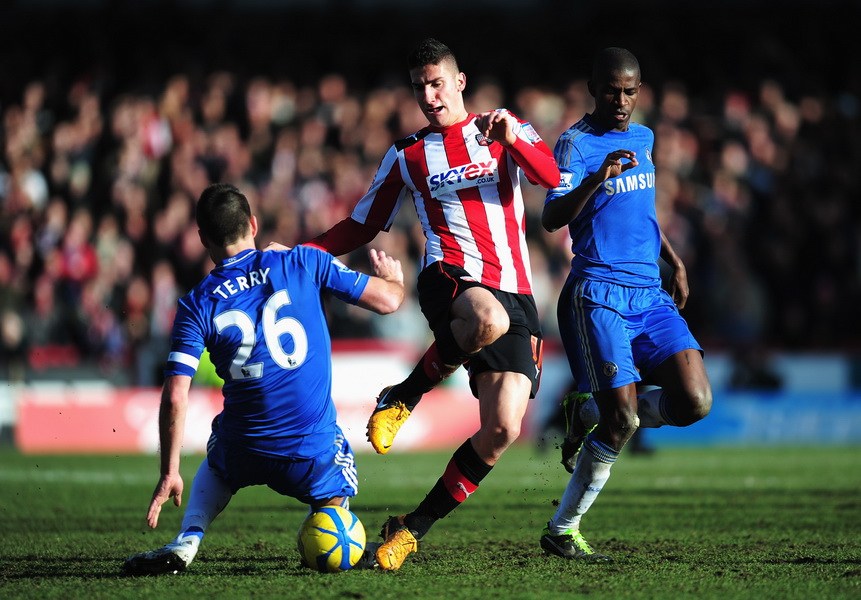 赛地聚焦——足总杯赛后热度飙升，圣安东尼奥马刺再遭质疑，目标明确，心理建设被强调的简单介绍