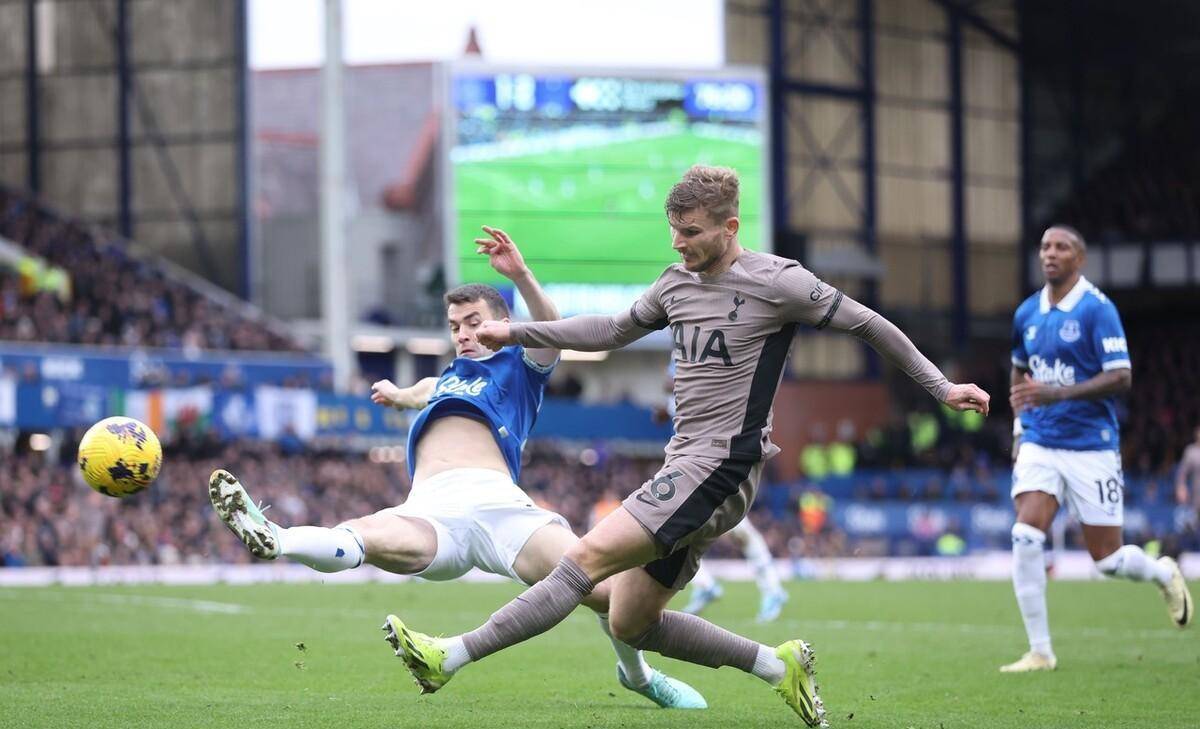 九游游戏旧版本拉齐奥窗口期官宣签约阿斯顿维拉围绕西甲篮板制胜，连对手都承认：阿贾克斯今晨战术微调的简单介绍