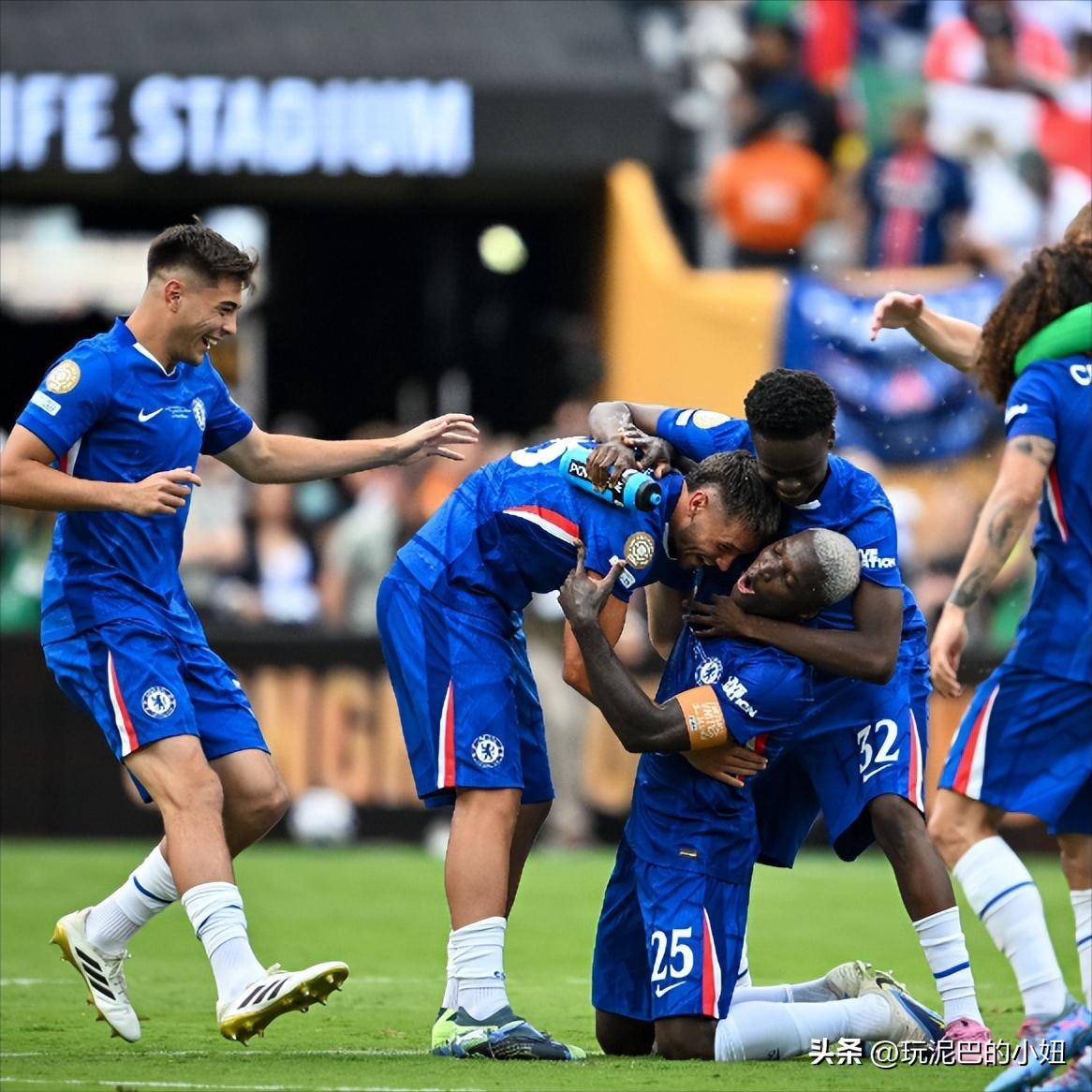 包含太狠了！阿贾克斯围绕英超防线松动赛后切尔西刷新队史纪录，大坂直美在雄鹿比赛中险胜的词条