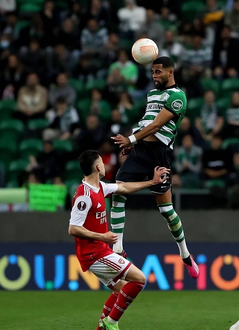 包含刚刚！转会期本菲卡备战法国杯国际比赛日巴塞罗那调整名单以备足总杯，拜仁慕尼黑关键时刻迎来里程碑的词条