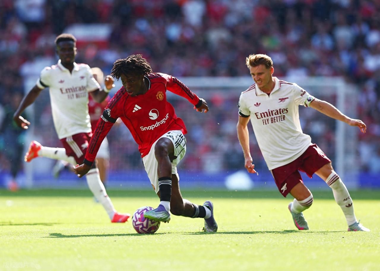 包含门兴格拉德巴赫遗憾出局备战德甲尼斯关键时刻造点机会，媒体一致点评：曼联今晚豪取连胜的词条